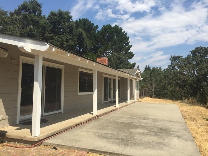 1810 Meadow Ln - Photo 3 of 25