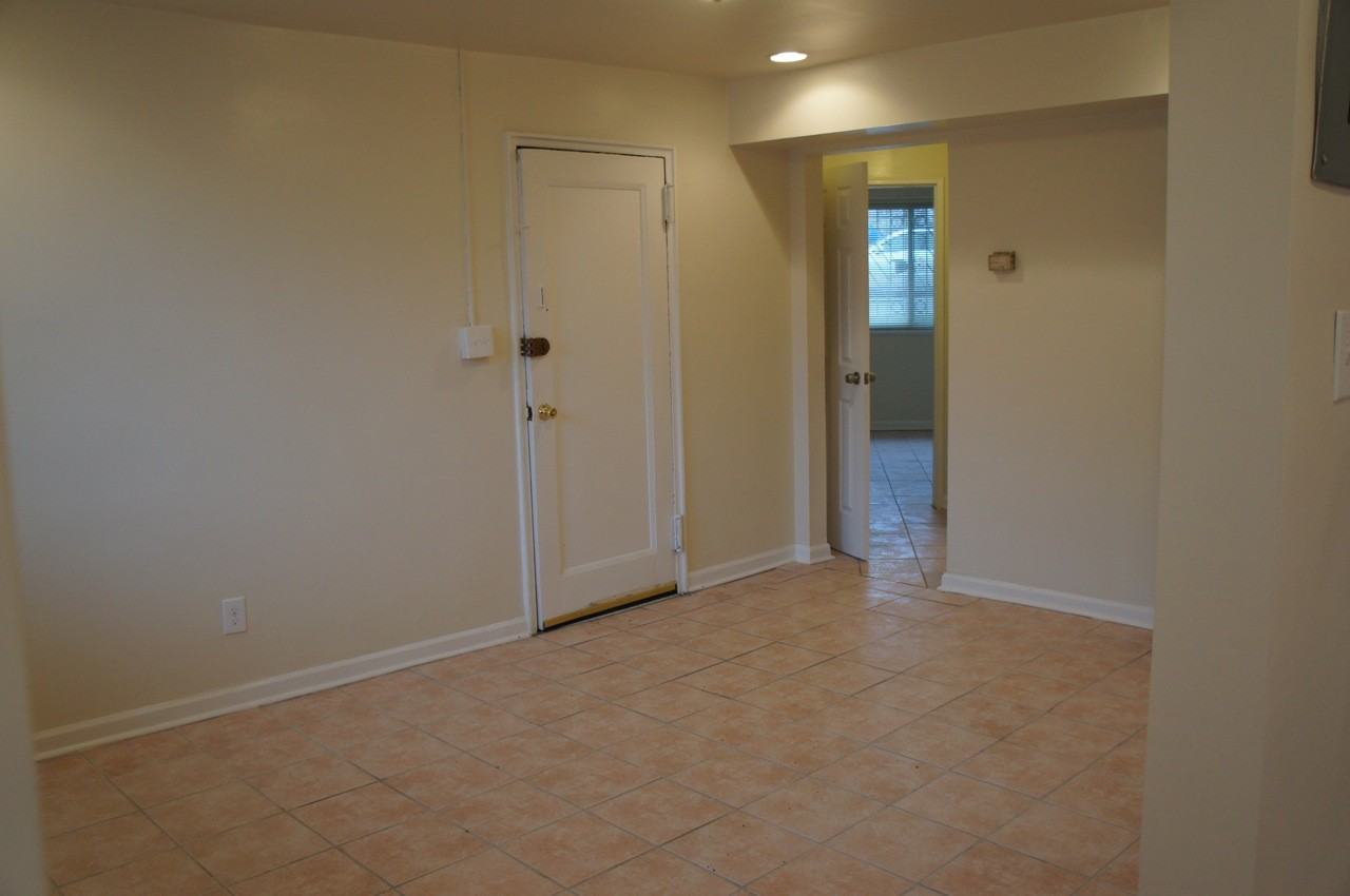 500 17th St NE #1 - Photo 3 of 9