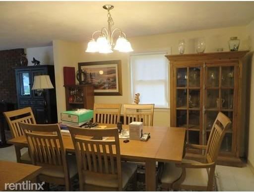 296 Laurel St - Photo 3 of 10