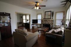 448 Comal Ave - Photo 2 of 12