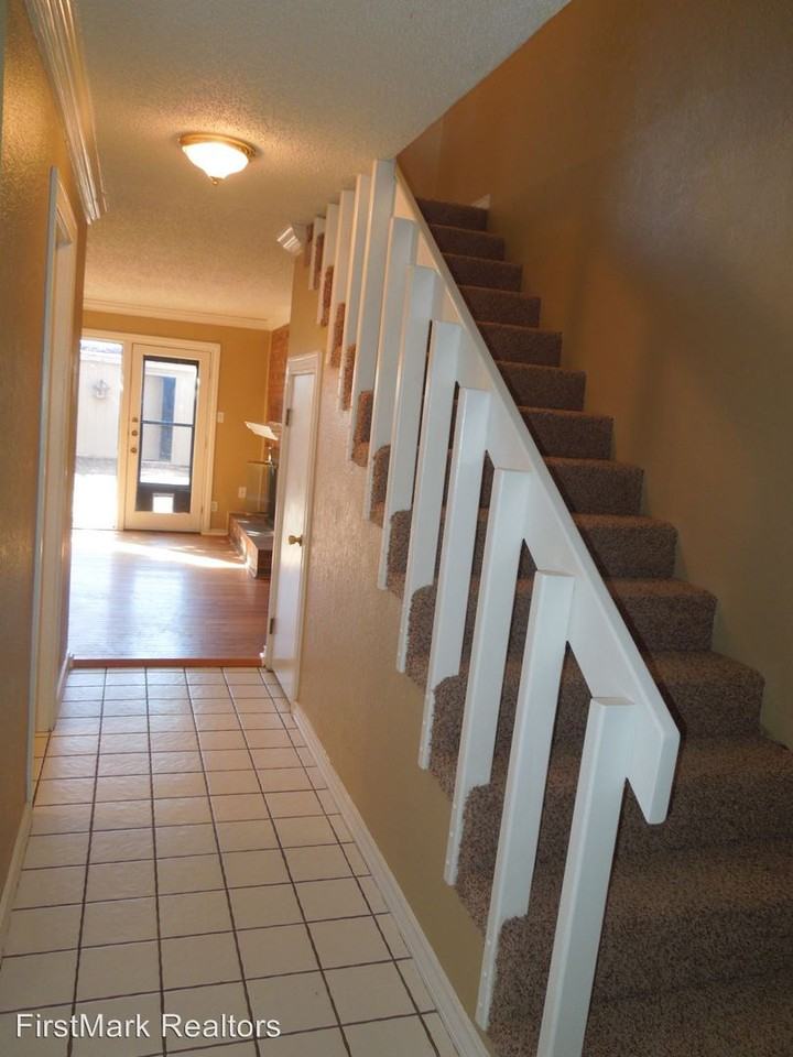 2327 33rd St - Photo 2 of 14