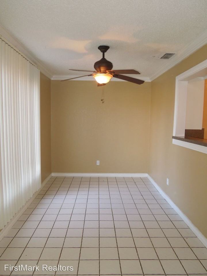 2327 33rd St - Photo 3 of 14