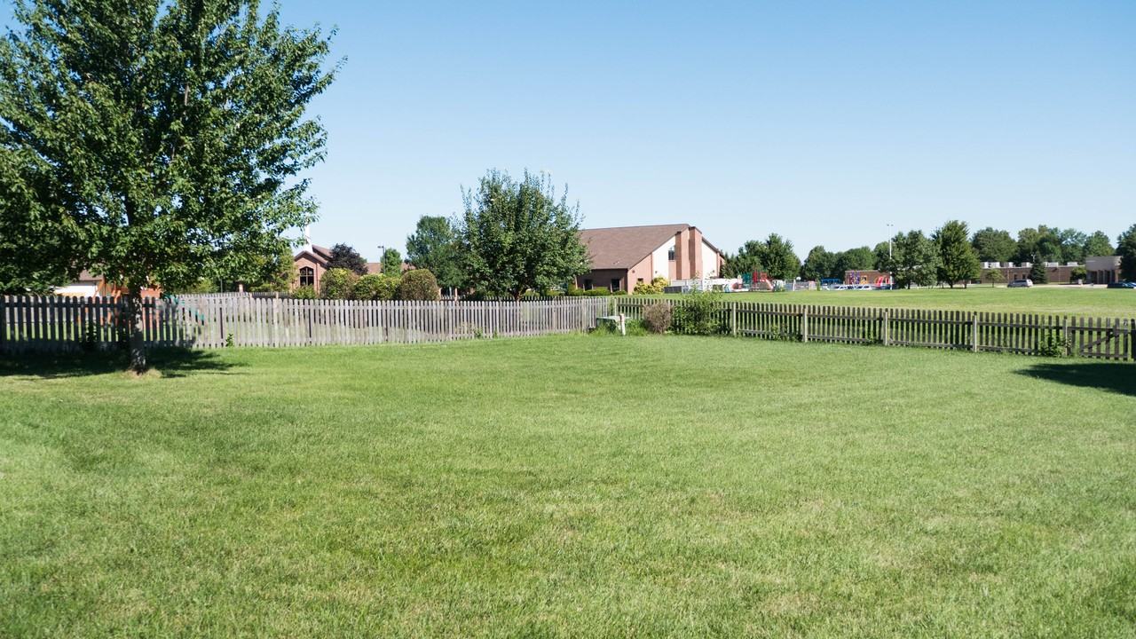 1832 SE 7th St - Photo 2 of 12