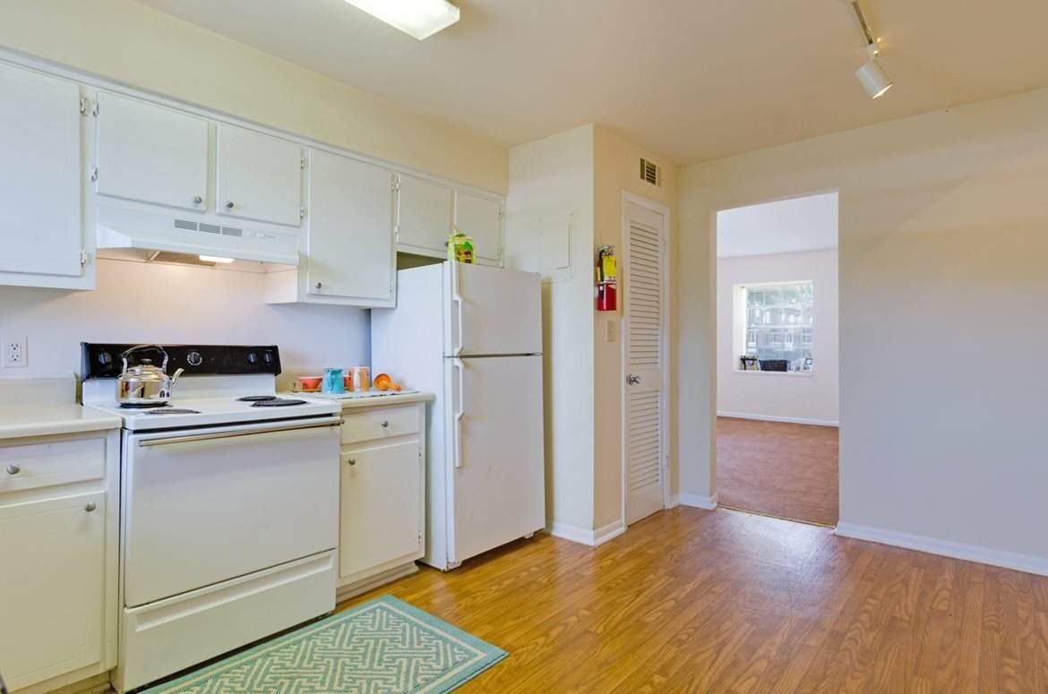 Galleria Courtyards Apartments 1400 Galleria Lane, Smyrna, GA 30080