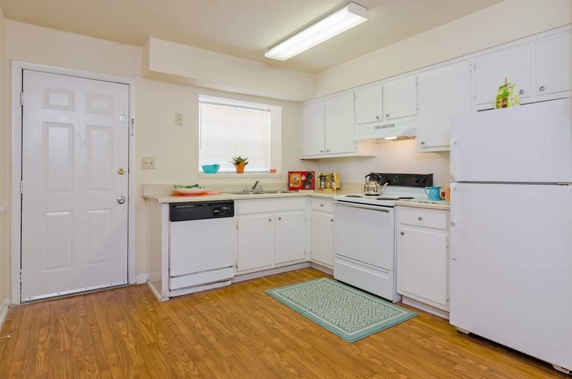 Galleria Courtyards Apartments 1400 Galleria Lane, Smyrna, GA 30080