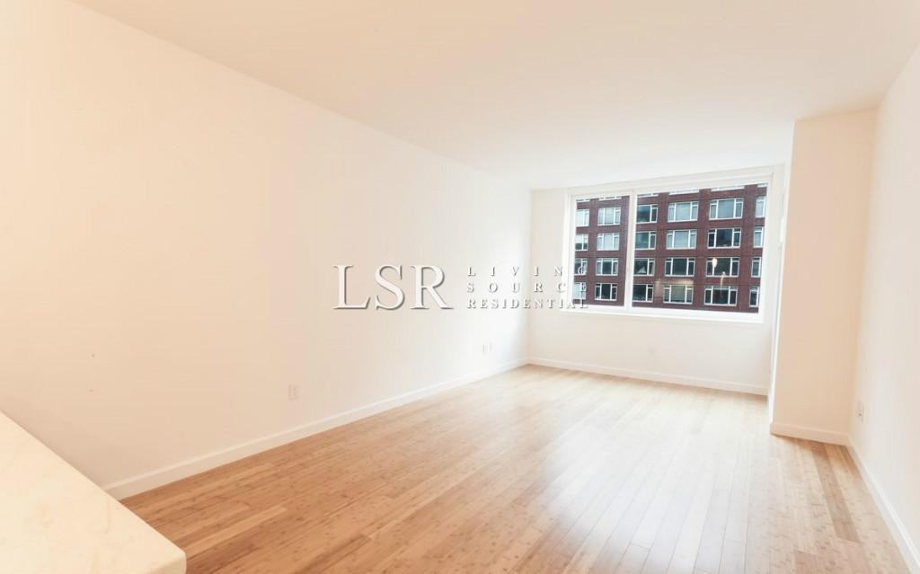 300 North End Ave #9E