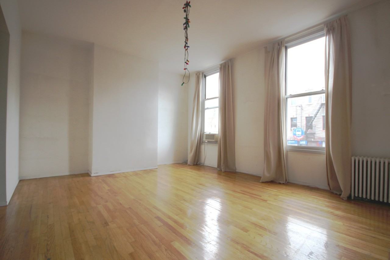 560 Lorimer St - Photo 2 of 5