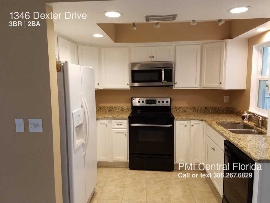 1346 Dexter Dr E - Photo 3 of 9