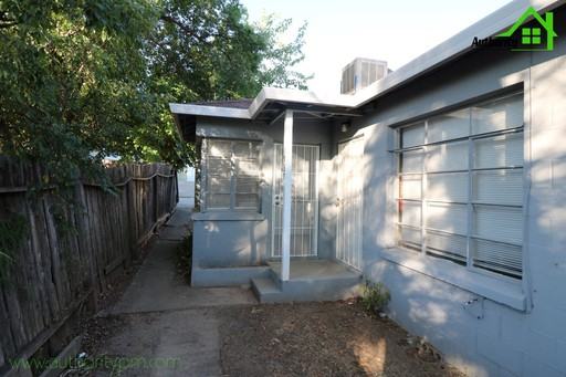 1936 Tenth St - Photo 3 of 9