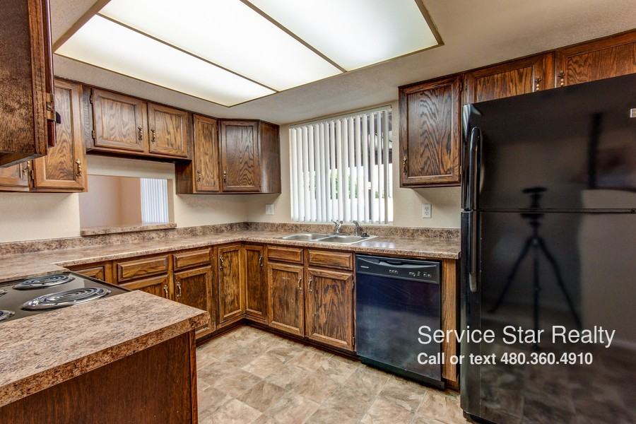 3116 W Greenway Rd - Photo 2 of 16