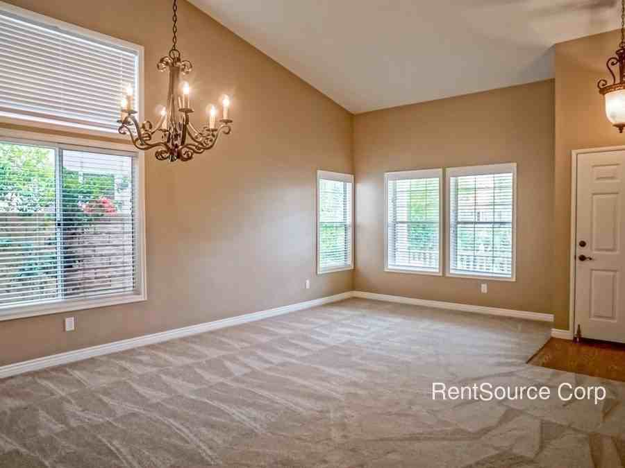 27705 Kristin Ln - Photo 2 of 10