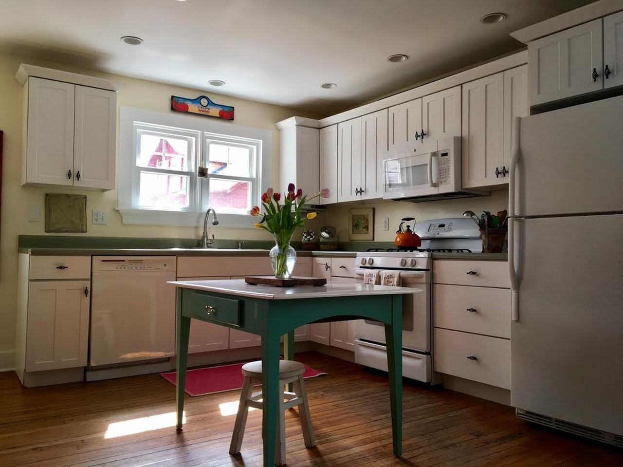 49 Flirtation Ave - Photo 2 of 14