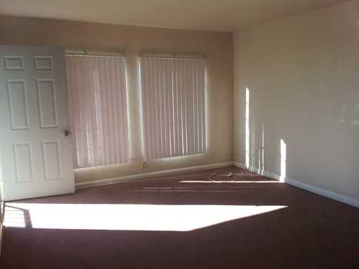 302 S 18th St - Photo 3 of 6