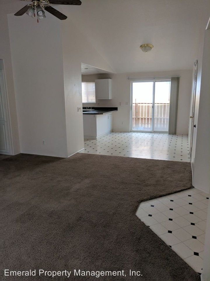 586 Oakdale Ave - Photo 2 of 10