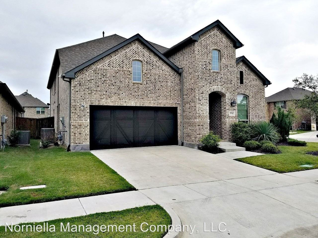 1744 Eagle Crest Dr - Photo 2 of 11