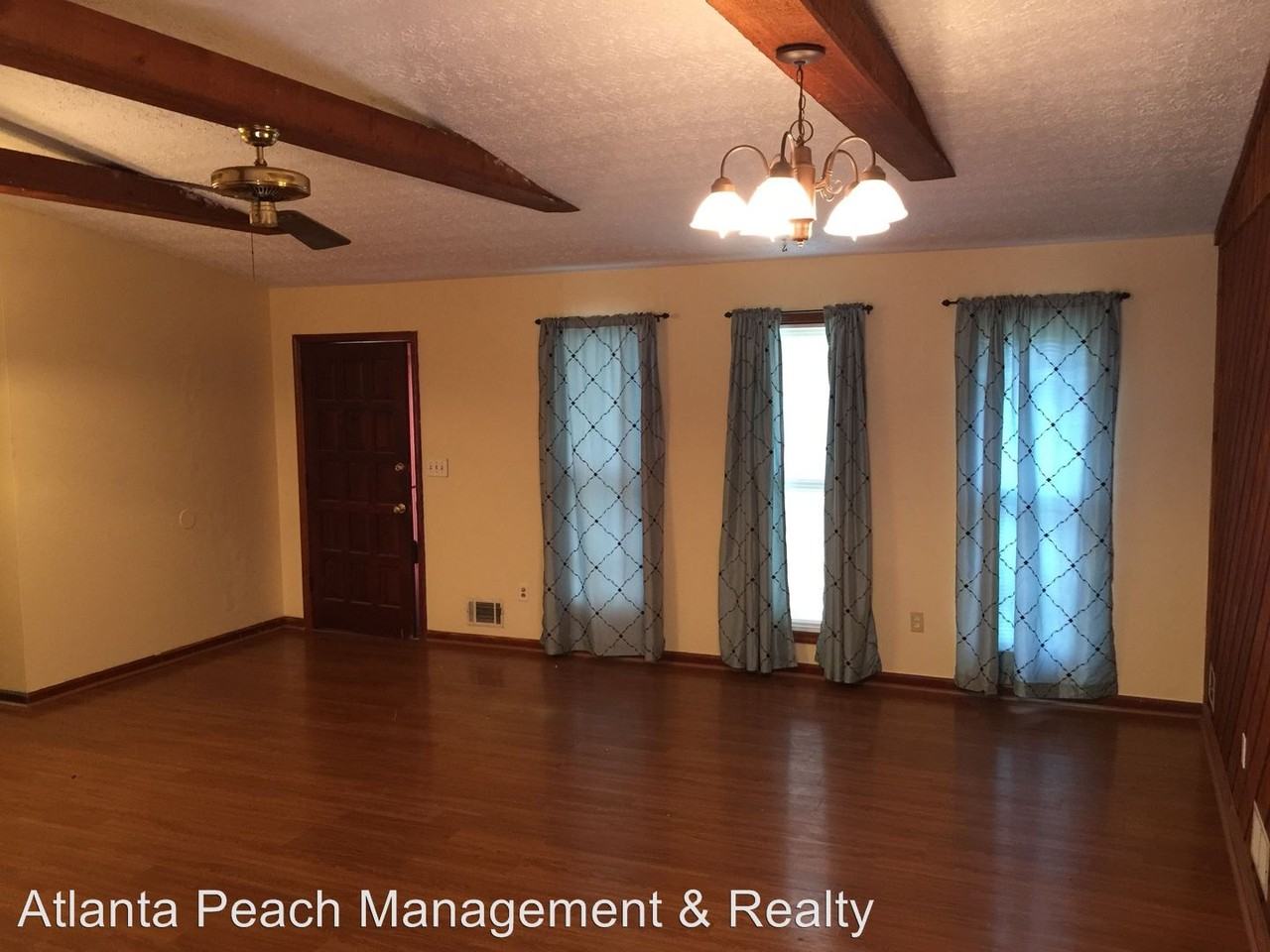 104 Longstreet Cir - Photo 2 of 8