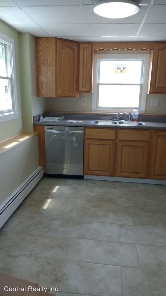 121 Derry Rd - Photo 2 of 7