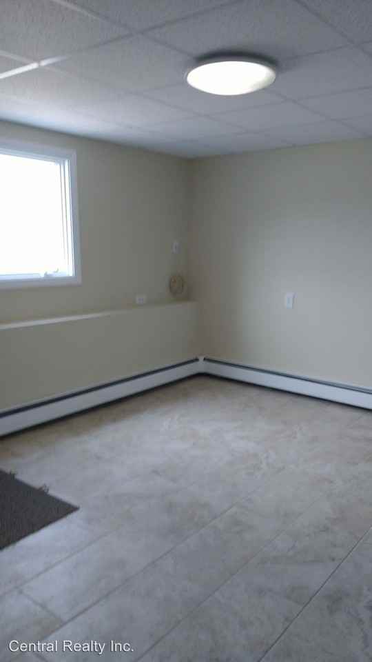121 Derry Rd - Photo 3 of 7