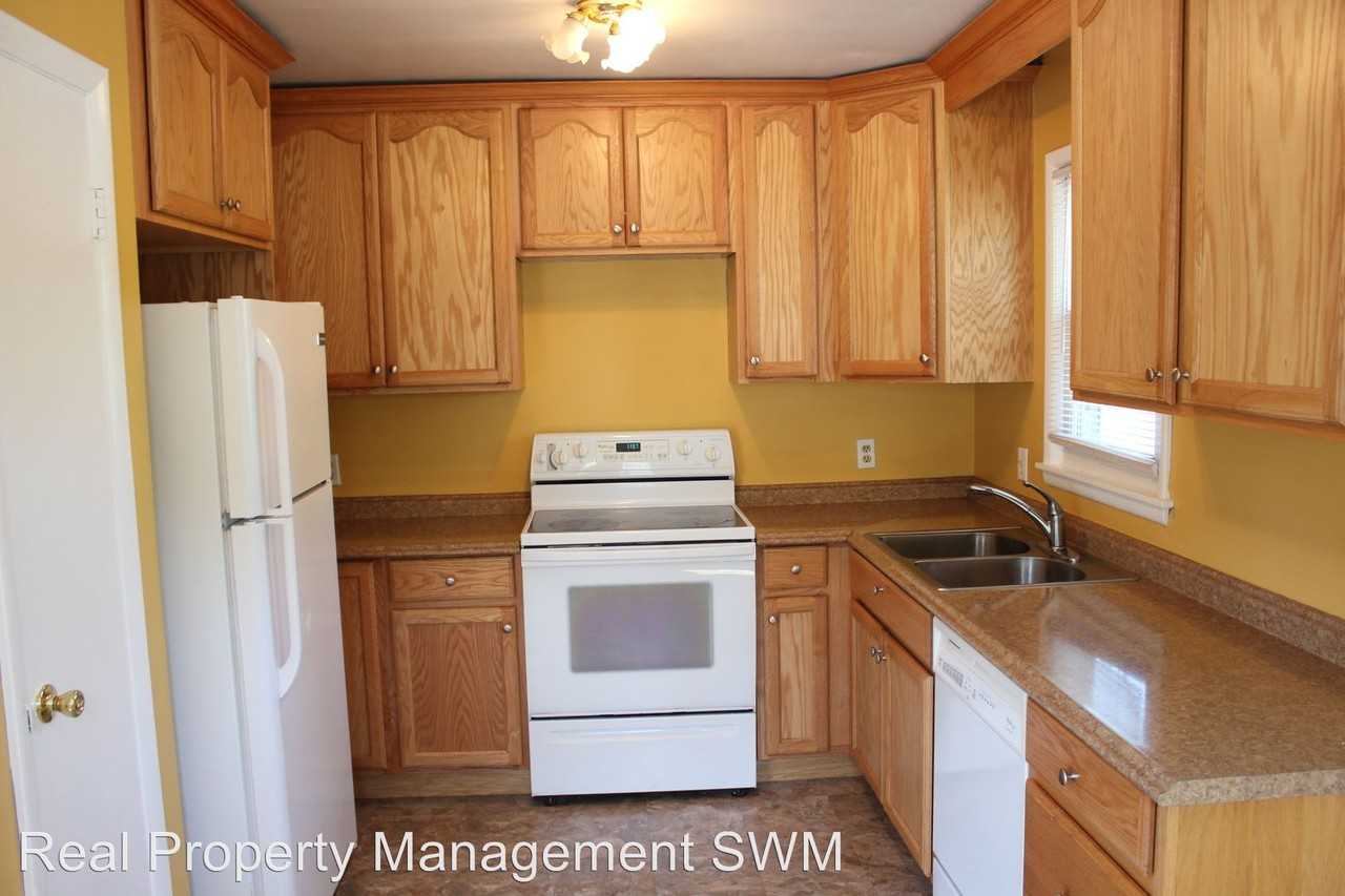 4393 Oak St - Photo 2 of 15