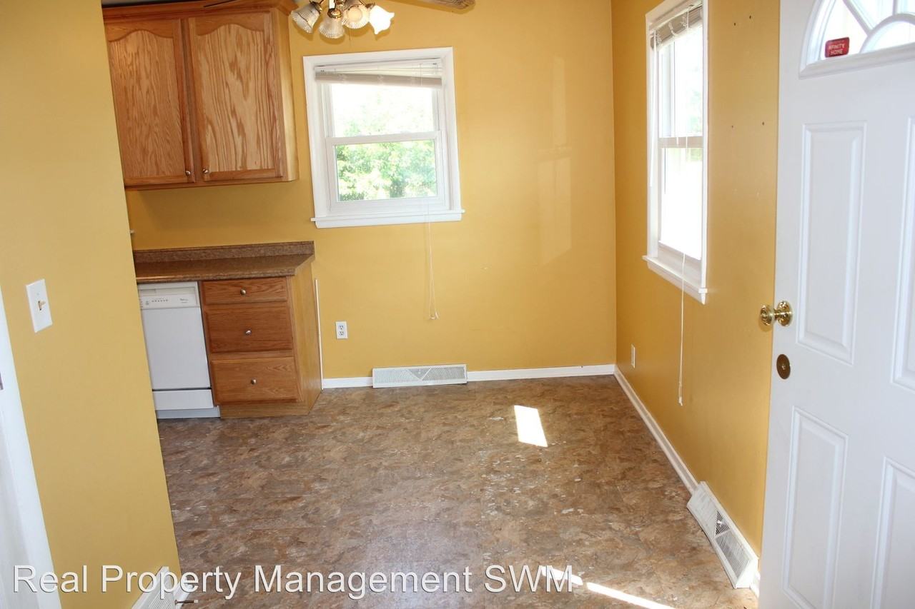 4393 Oak St - Photo 3 of 15