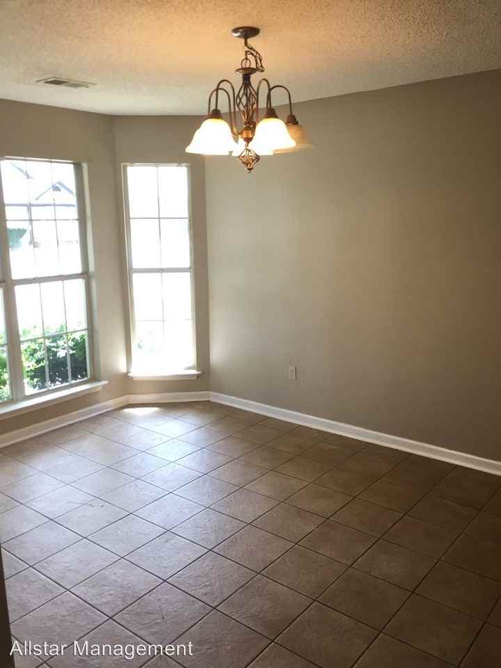 3437 Laurelwood Dr - Photo 2 of 5