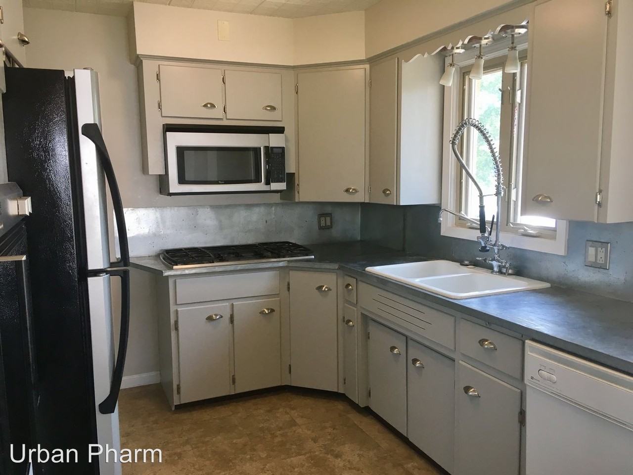 705 Broadview St SE - Photo 2 of 12