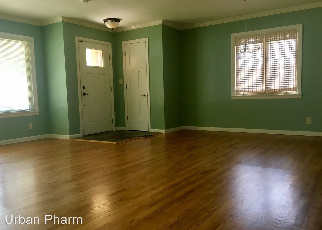 705 Broadview St SE - Photo 3 of 12