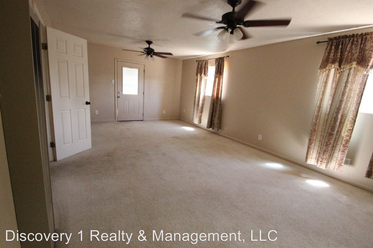 404 General Patch St NE - Photo 3 of 9