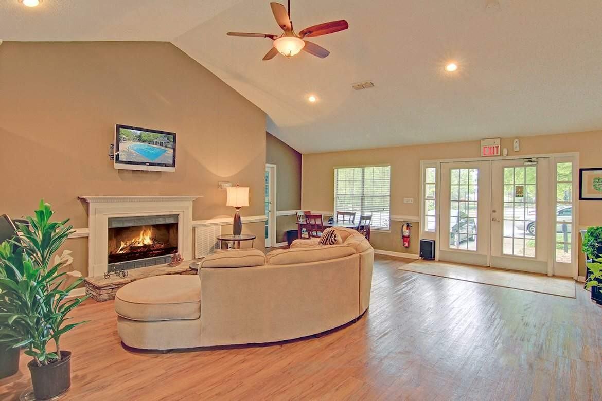 Windsor Landing - Photo 3 of 9