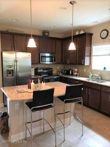 1113 Queen Victoria Ave - Photo 3 of 13