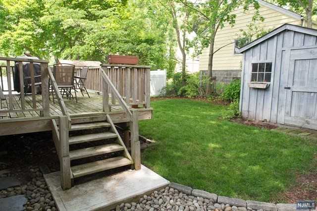 922 Myrtle Ave - Photo 2 of 12