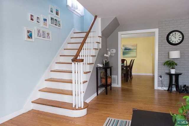 922 Myrtle Ave - Photo 3 of 12