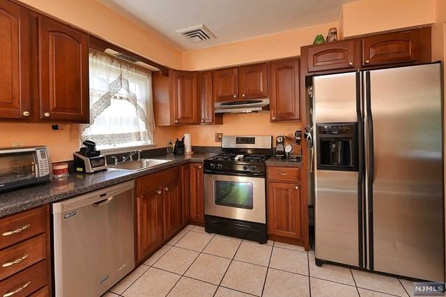 195 Fern St - Photo 3 of 9