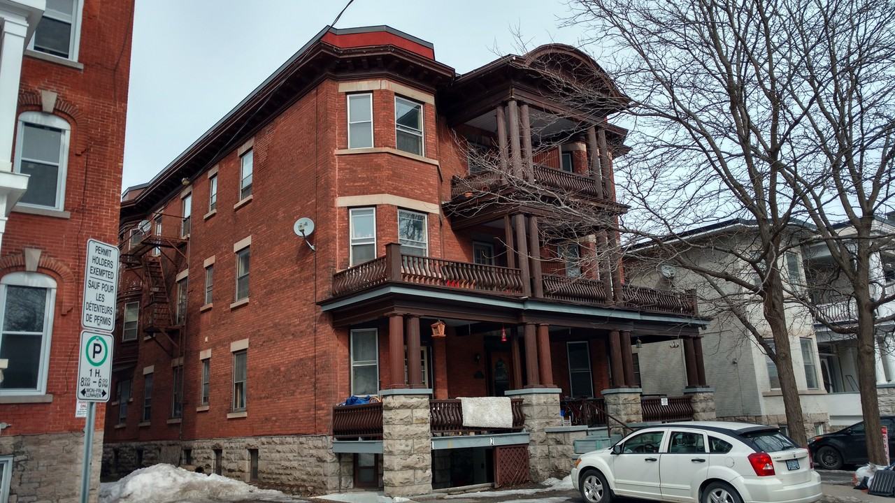 255 Daly Avenue #4