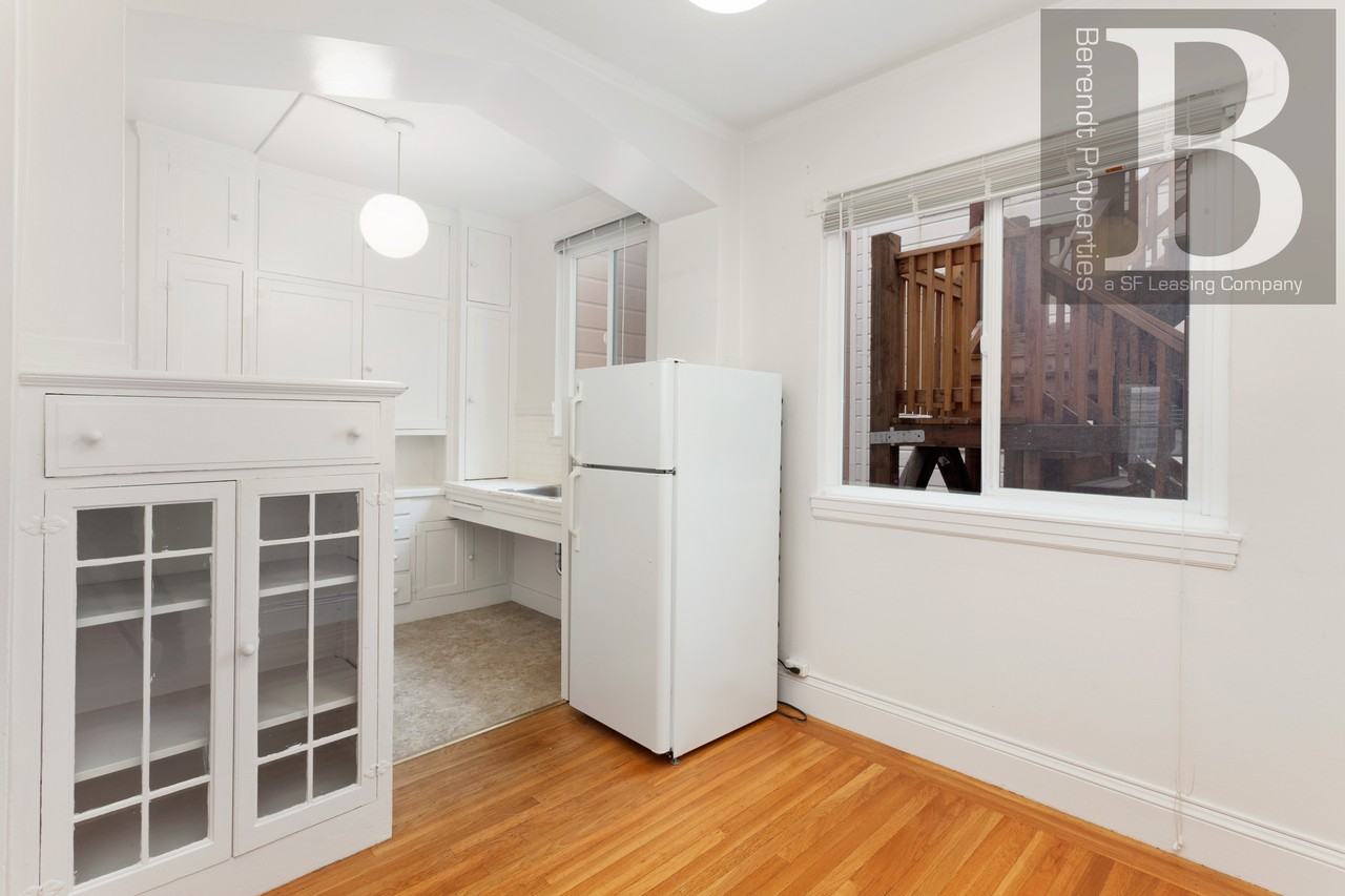 3366 Pierce Street - Photo 3 of 6