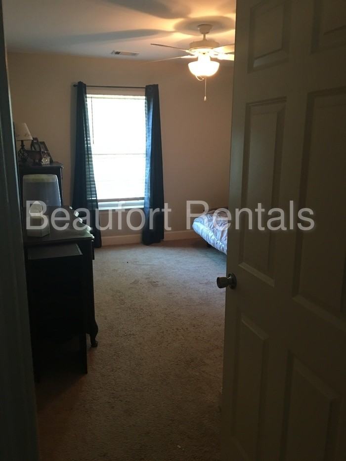 4 Kaminsky Ln - Photo 2 of 22