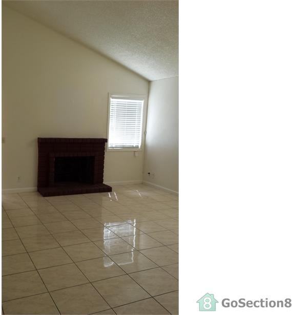 1153 Creston Ln - Photo 2 of 8