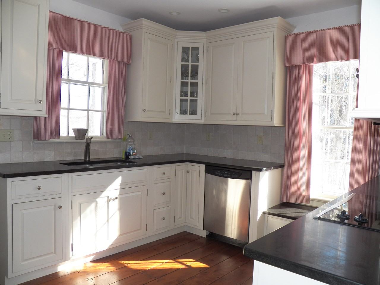 103 Litchfield Rd - Photo 3 of 20