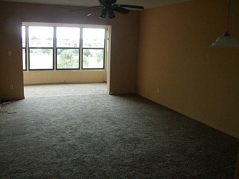 1020 Country Club Dr - Photo 2 of 11