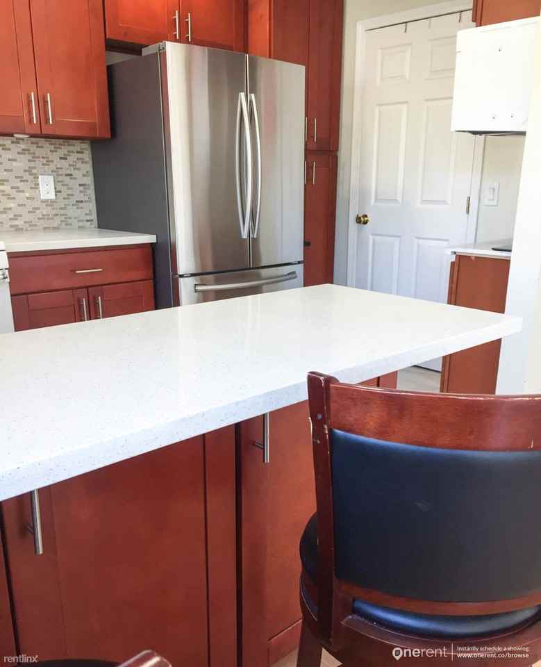 3096 Middlefield Ave - Photo 2 of 13