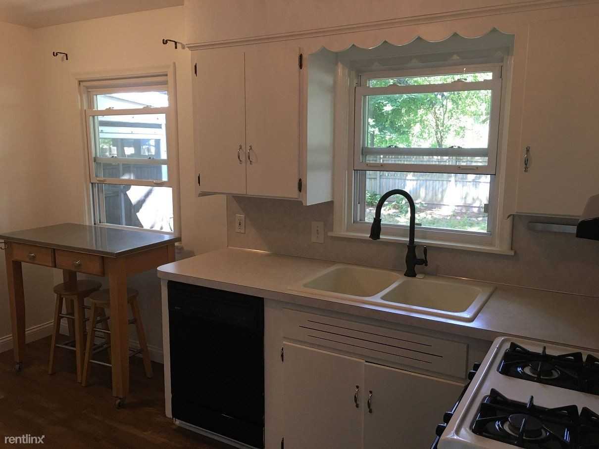 1112 Ontario St - Photo 3 of 13