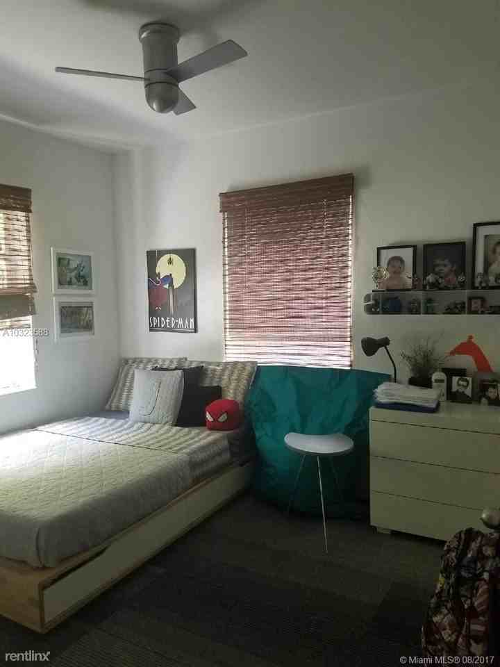 2321 SW 31st Ave - Photo 2 of 8
