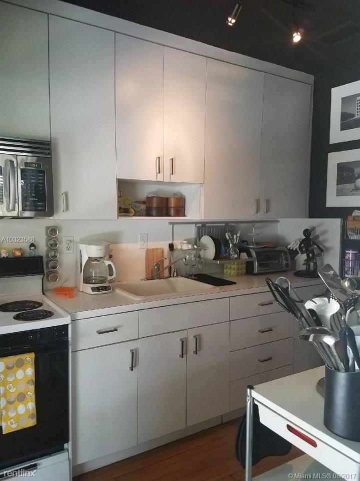 2321 SW 31st Ave - Photo 3 of 8