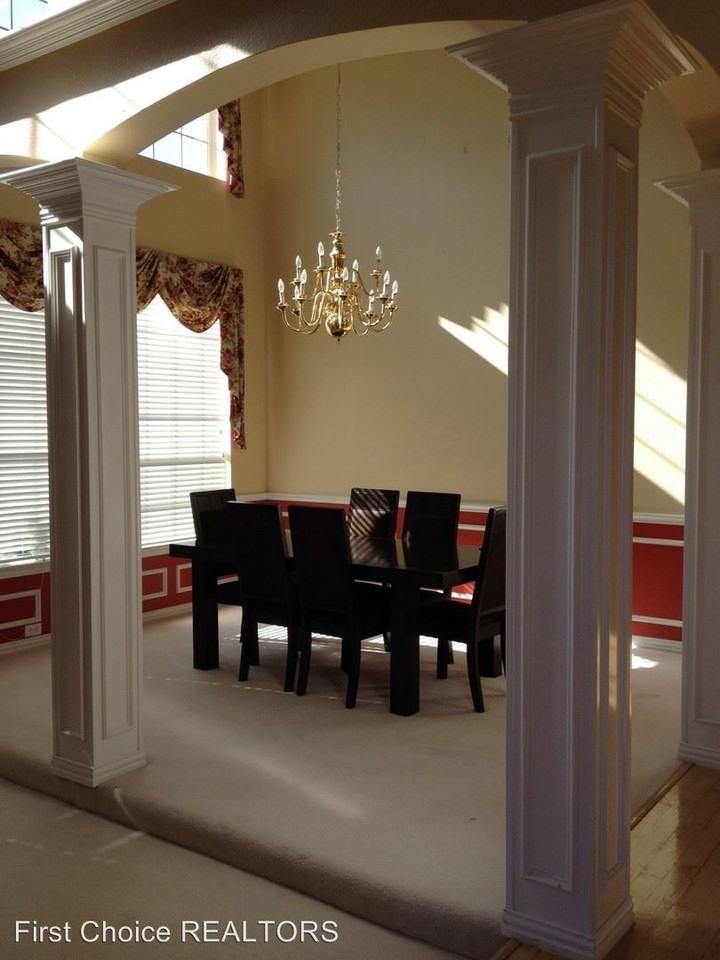 7521 England Dr - Photo 3 of 8