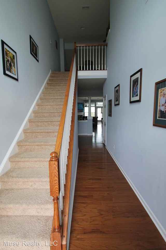 211 Chartwell Ln - Photo 2 of 10
