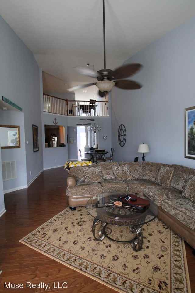 211 Chartwell Ln - Photo 3 of 10