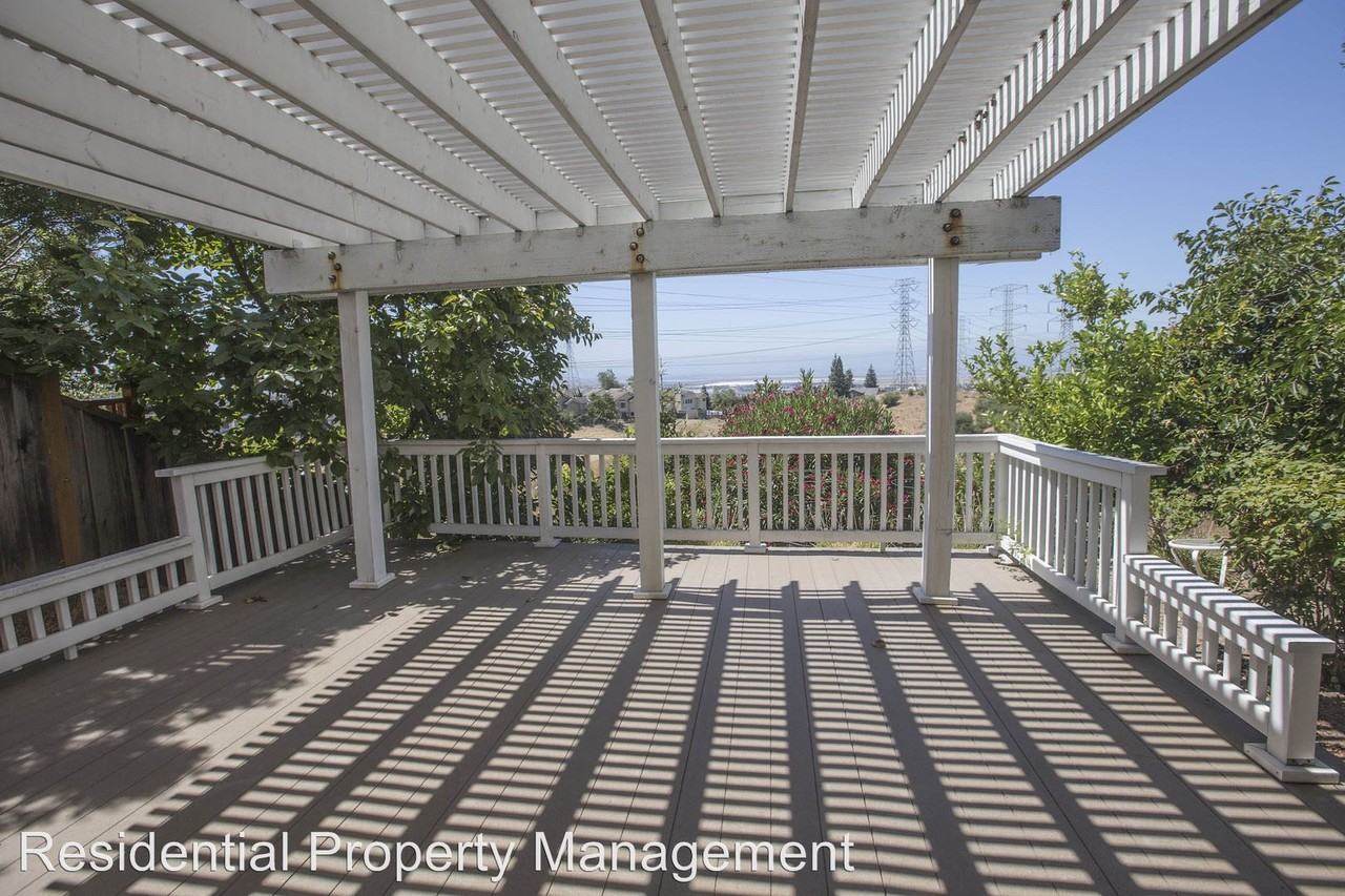 43637 Southerland Way - Photo 2 of 12