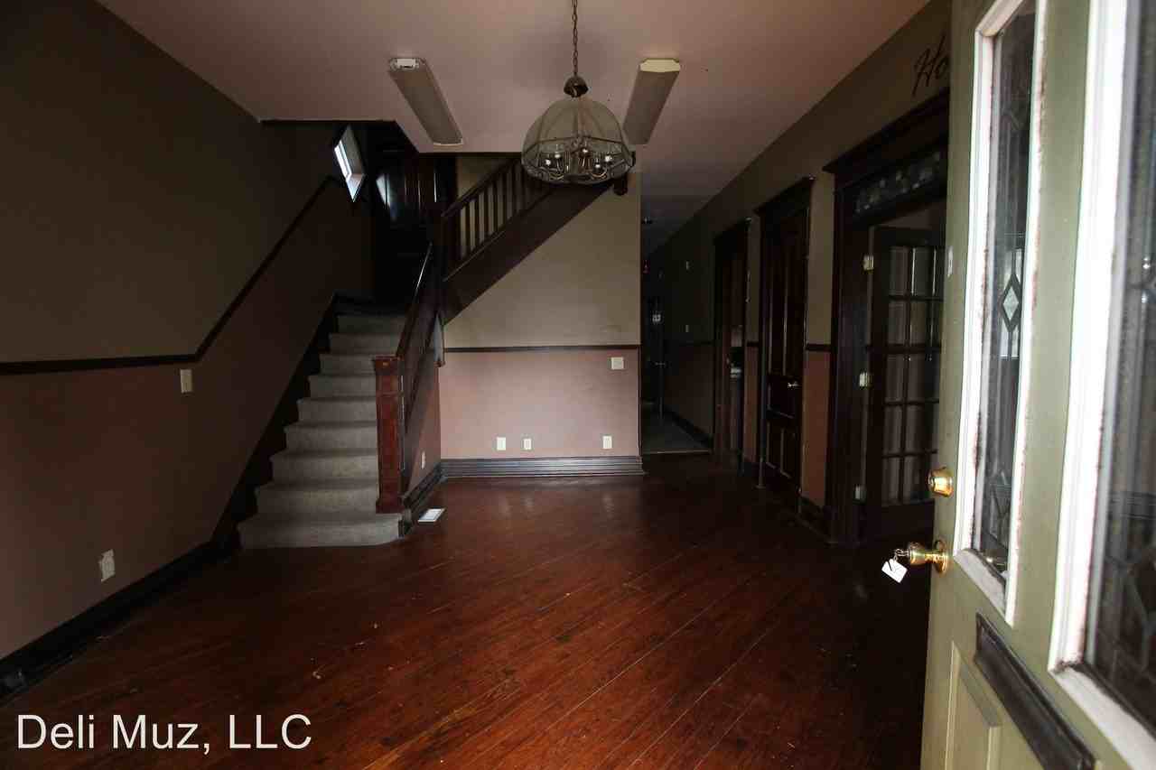 908 SE 8th St - Photo 3 of 28