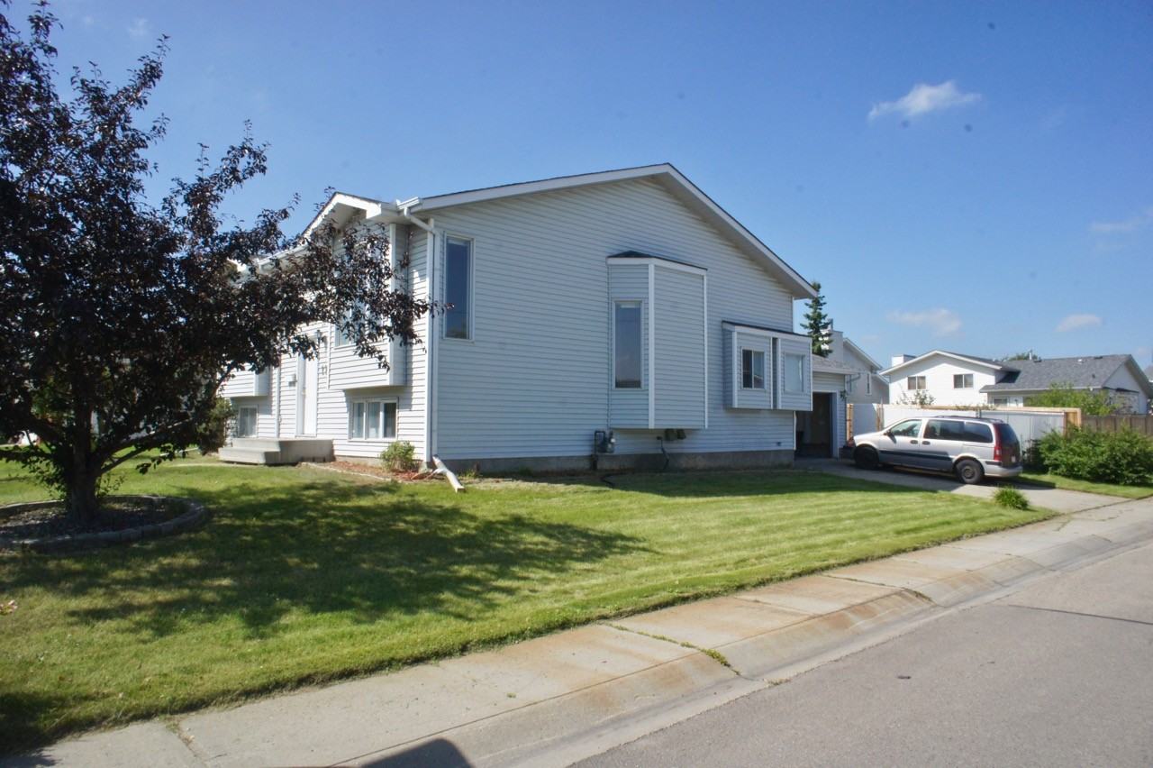 124 Klarvatten Rd NW - Photo 3 of 19