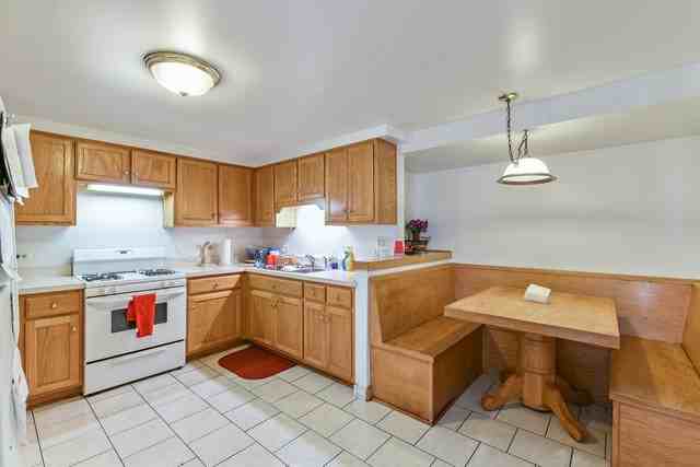 8746 S Kenneth Ave - Photo 3 of 10